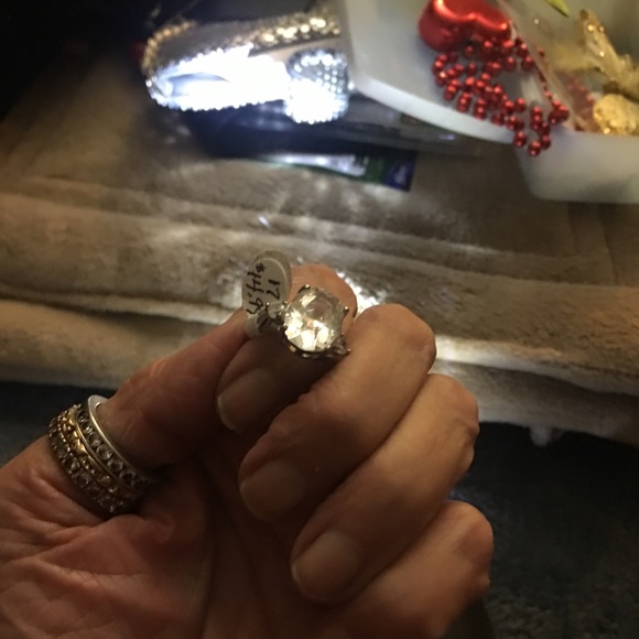 White quartz stone with loads of sparkle. - Picture 2 of 3